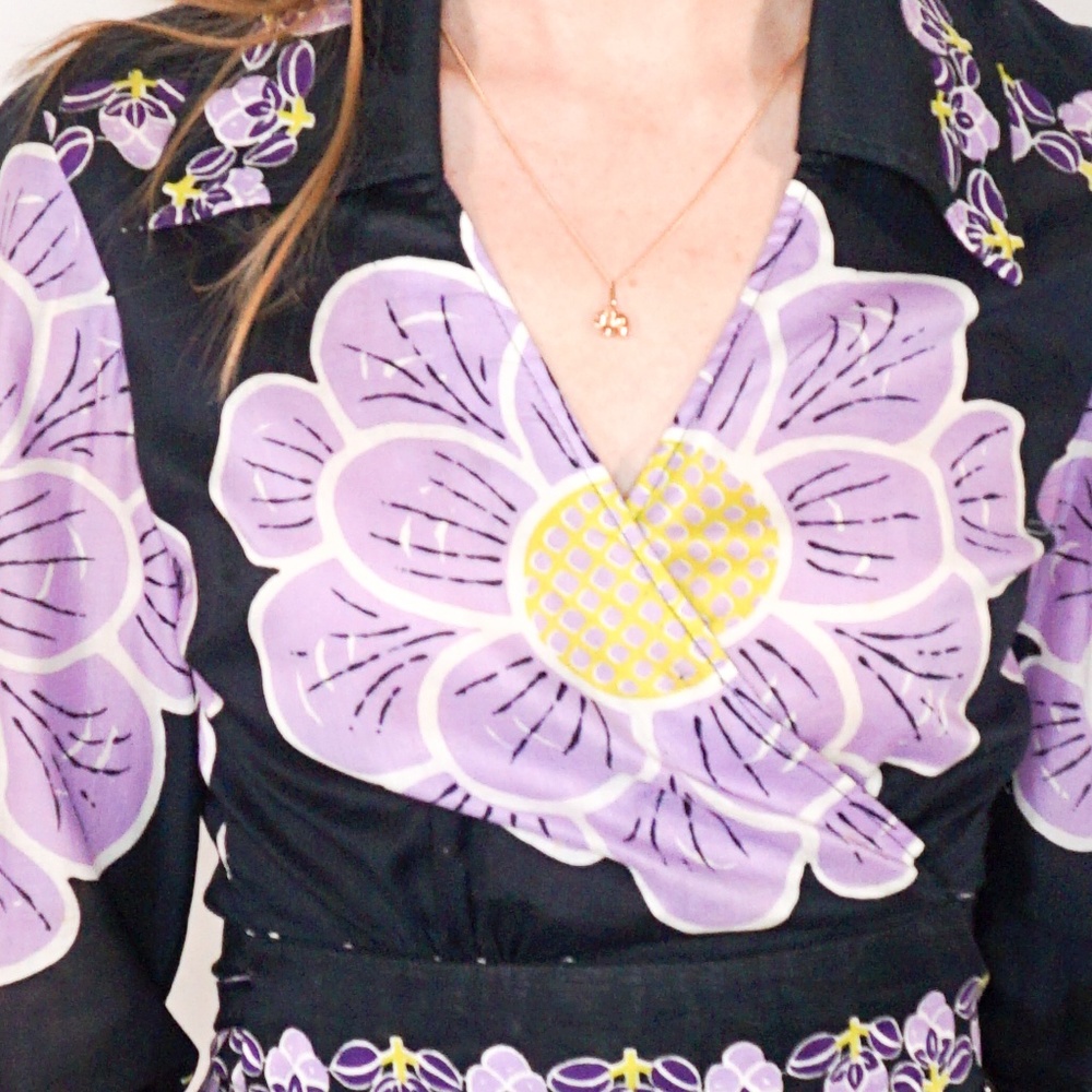 VINTAGE 70s Floral Wrap Top Black Purple S M L - Picture 7 of 7